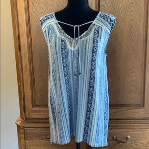Women’s Tunic Size medium